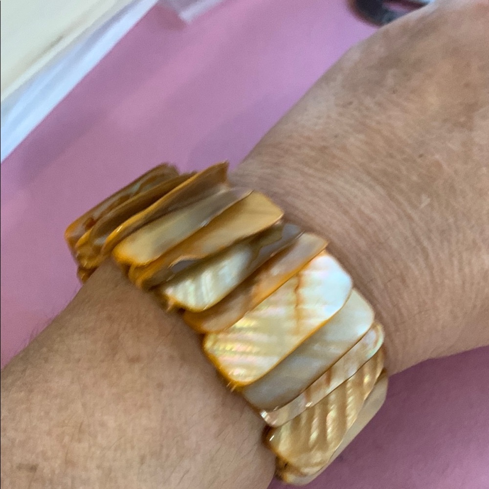 Chunky Shell Bracelet* - Picture 2 of 10